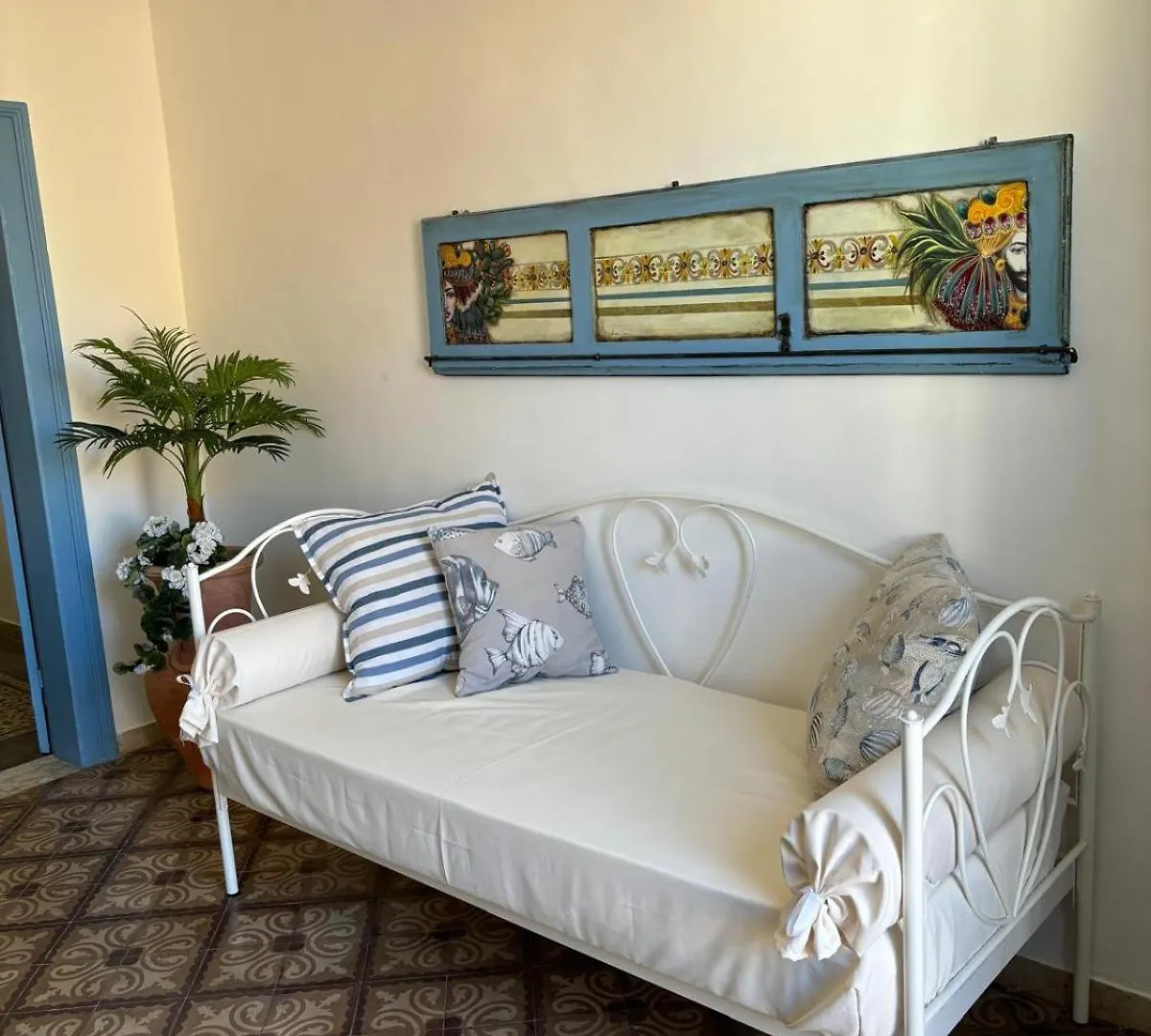 Yearn Apartment Trapani 0*,